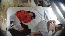 性瘾女友爱裸睡欲求不满翻来覆去缠着男友要啪啪 漏点较多 也挺有看点的 眼镜妹比男人更好色 截图5
