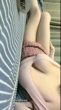 性感F巨乳可爱风【安琪拉】妹妹，闺房发奶骚，酥酥软软的胸，猫咪都凑过来踩了，揉奶吸奶 很是诱惑！ 截图13