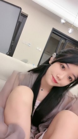 核弹！高人气裸舞女神~20小时~【阿楚】全新姿势~撸点极高~ 女神终于尺度大开~！揉穴自慰，长腿美臀，绝~！！ 截图1