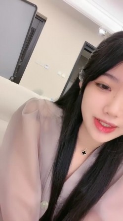 核弹！高人气裸舞女神~20小时~【阿楚】全新姿势~撸点极高~ 女神终于尺度大开~！揉穴自慰，长腿美臀，绝~！！ 截图4