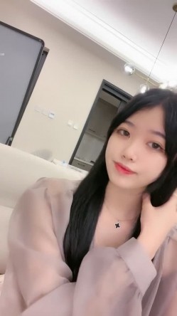 核弹！高人气裸舞女神~20小时~【阿楚】全新姿势~撸点极高~ 女神终于尺度大开~！揉穴自慰，长腿美臀，绝~！！ 截图6