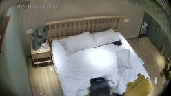 酒店针孔偷拍 ️娇小甜美女友收完礼物后0帧起手嘬男友鸡巴 截图11