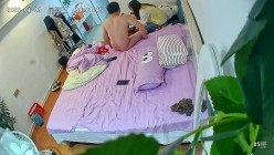 酒店偷拍稀有绿叶房斯文眼镜学妹穿上丝袜被男友抓住双手后入打桩起飞 截图3