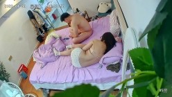 酒店偷拍稀有绿叶房斯文眼镜学妹穿上丝袜被男友抓住双手后入打桩起飞 截图15