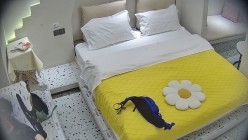 酒店偷拍非常能干的大学生情侣女友被抱起来操完放沙发被无套操老惨了 截图4