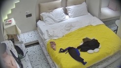 酒店偷拍非常能干的大学生情侣女友被抱起来操完放沙发被无套操老惨了 截图13