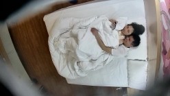 安防酒店近视角偷拍 丸子头少妇偷情年轻小伙一边看黄片一边操弄得她好爽 截图1