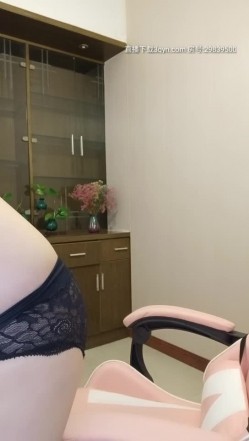 大奶子御姐颜值还可以，快来姨妈了赶紧骚一下自慰骚逼呻吟 截图1
