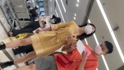 大神偷拍美女裙底风光 ️CD2218SR级！医院看病的筷子腿小姐姐前后CD气质黑丝美腿骚货 截图5