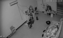 【破解摄像头】非常的主动少妇在沙发啪啪啪，男的也是个暖男搞完了还帮忙把逼擦干净 截图7
