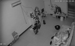 【破解摄像头】非常的主动少妇在沙发啪啪啪，男的也是个暖男搞完了还帮忙把逼擦干净 截图9