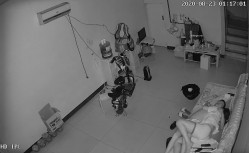 【破解摄像头】非常的主动少妇在沙发啪啪啪，男的也是个暖男搞完了还帮忙把逼擦干净 截图11