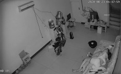 【破解摄像头】非常的主动少妇在沙发啪啪啪，男的也是个暖男搞完了还帮忙把逼擦干净 截图12