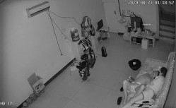 【破解摄像头】非常的主动少妇在沙发啪啪啪，男的也是个暖男搞完了还帮忙把逼擦干净 截图13