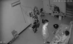 【破解摄像头】非常的主动少妇在沙发啪啪啪，男的也是个暖男搞完了还帮忙把逼擦干净 截图14