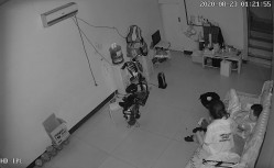 【破解摄像头】非常的主动少妇在沙发啪啪啪，男的也是个暖男搞完了还帮忙把逼擦干净 截图16