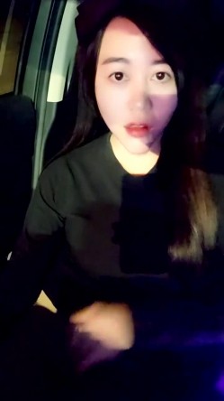 【妖精霍霍】从家中阳台到户外野战，还要车震，极品尤物御姐，美乳白虎，彻底放飞了自我 截图2