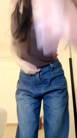 顶级青春活力美少女【肉肉】白丝的诱惑 金钱破除害羞 截图2