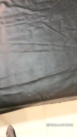 颜值不错的黑丝少妇露脸与小哥激情啪啪，先自慰后吃鸡巴，各种体位蹂躏表情真骚叫的好浪高潮喷水 截图8