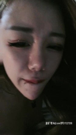 颜值不错的黑丝少妇露脸与小哥激情啪啪，先自慰后吃鸡巴，各种体位蹂躏表情真骚叫的好浪高潮喷水 截图9