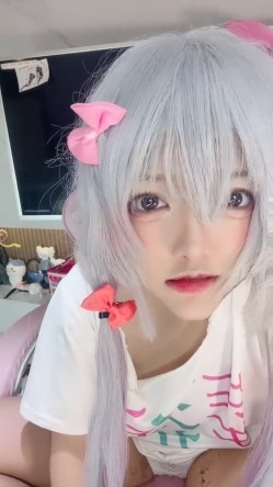 美到炸！二次元校花『张婉萌』双洞齐开！爽飞~清纯的女COS其实是个渴望被大鸡巴灌满骚穴的反差婊小母狗 截图2