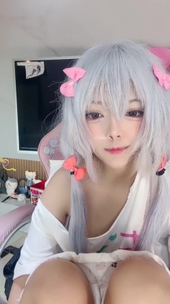 美到炸！二次元校花『张婉萌』双洞齐开！爽飞~清纯的女COS其实是个渴望被大鸡巴灌满骚穴的反差婊小母狗 截图4