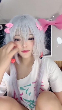美到炸！二次元校花『张婉萌』双洞齐开！爽飞~清纯的女COS其实是个渴望被大鸡巴灌满骚穴的反差婊小母狗 截图11