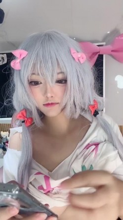 美到炸！二次元校花『张婉萌』双洞齐开！爽飞~清纯的女COS其实是个渴望被大鸡巴灌满骚穴的反差婊小母狗 截图16