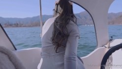 极品樱花妹蜜桃臀女神 naomiiichannel 私信_游湖时撕开黑丝袜来个船震，激情又刺激 截图7