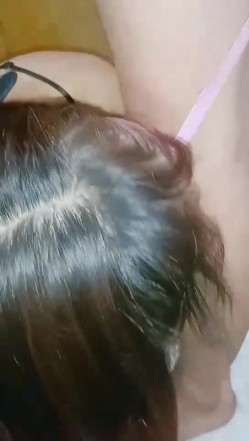 42岁的骚逼阿姨，被小哥哥调教、深喉、、喝尿，干到呕心，阿姨年纪上来了就是骚呀！ 截图1