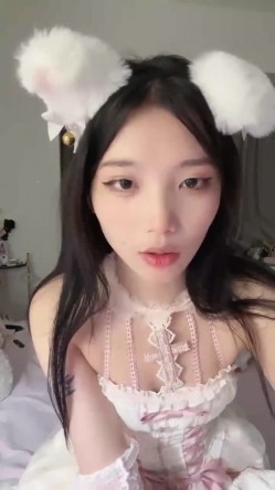 四川小美女，明星级别【小米粥粥】忧郁的眼神，让大哥们着迷，一晚上礼物乱飞牛逼了 截图2