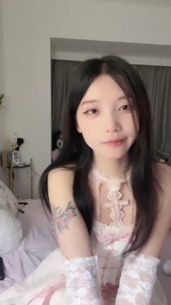 四川小美女，明星级别【小米粥粥】忧郁的眼神，让大哥们着迷，一晚上礼物乱飞牛逼了 截图9