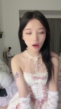 四川小美女，明星级别【小米粥粥】忧郁的眼神，让大哥们着迷，一晚上礼物乱飞牛逼了 截图13