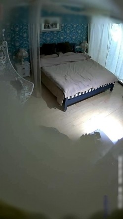 喜欢跪在地上吃鸡鸡的时尚气质美女和公司新来的帅气男同事酒店约会操完一次女的又要操,主动女上位干男的! 截图2