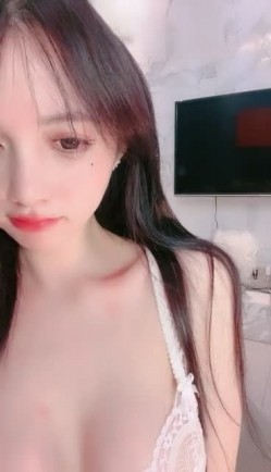 极品女神尤物，装扮丝袜高跟包臀短裙完美诱惑，性感好身材极品大奶子骚翘臀，揉奶玩逼自慰呻吟，妩媚风情 截图1