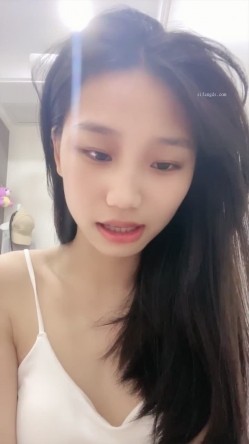 清纯校花【是雪儿吖】边扣边操干出痛苦面具 含泪狂撸 截图2