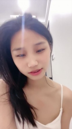 清纯校花【是雪儿吖】边扣边操干出痛苦面具 含泪狂撸 截图4
