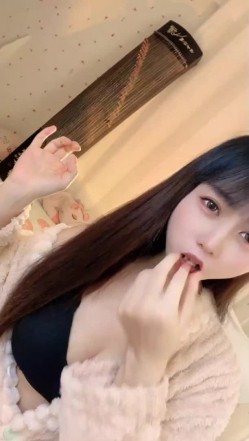 超级大美女，艺校古筝女孩，【朵儿】，气质爆棚，蝴蝶逼爱好者的福音，粉木耳湿漉漉，脸蛋美奶子大，十分好评必看! 截图3