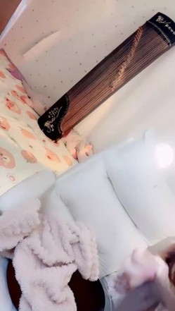 超级大美女，艺校古筝女孩，【朵儿】，气质爆棚，蝴蝶逼爱好者的福音，粉木耳湿漉漉，脸蛋美奶子大，十分好评必看! 截图10