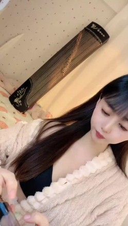 超级大美女，艺校古筝女孩，【朵儿】，气质爆棚，蝴蝶逼爱好者的福音，粉木耳湿漉漉，脸蛋美奶子大，十分好评必看! 截图12