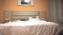 【肌肉佬探花】极品美容院兼职美女，服务周到身材火辣，各种手法让猛男欲仙欲死 截图1
