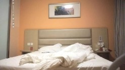 【肌肉佬探花】极品美容院兼职美女，服务周到身材火辣，各种手法让猛男欲仙欲死 截图13