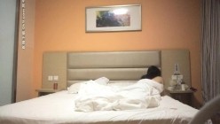 【肌肉佬探花】极品美容院兼职美女，服务周到身材火辣，各种手法让猛男欲仙欲死 截图16