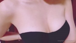台湾Tictok模特身材网红「Roselle」OF大尺度私拍 外表单纯甜妹私下玩很大 截图11