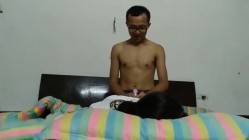 清纯的大一学妹被眼镜男友各种姿势爆操表情痛并快乐着 截图5