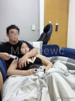 【极品爆乳 ️完美露脸】推特22万粉丝极品巨乳网红『火箭女孩』最新付费性爱私拍①内射高潮爆乳乱颤 骚货夹紧小逼 截图1
