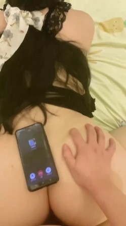 做爱做到一半广西女友打语音过来。男友：你在干嘛？打算跟你妈借点钱，顺便给我也买两套 女朋友：我在看淘宝啊 截图6