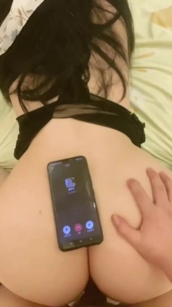 做爱做到一半广西女友打语音过来。男友：你在干嘛？打算跟你妈借点钱，顺便给我也买两套 女朋友：我在看淘宝啊 截图9
