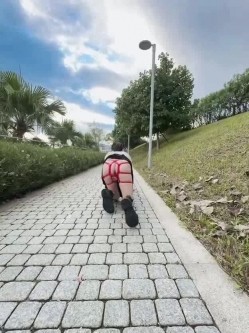 字母猎奇必备！极度SM重口，舞蹈生姐姐【依然】各种花样玩法，暴力异物扩张3P女女露出喝尿 截图7