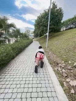 字母猎奇必备！极度SM重口，舞蹈生姐姐【依然】各种花样玩法，暴力异物扩张3P女女露出喝尿 截图12